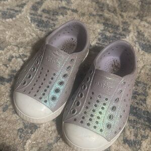 Native Kids Water Shoes in Iridescent Lavender with White Toe
